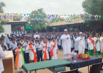 वालूरच्या जिप कन्या शाळेत स्वातंत्र्यदिन उत्साहात