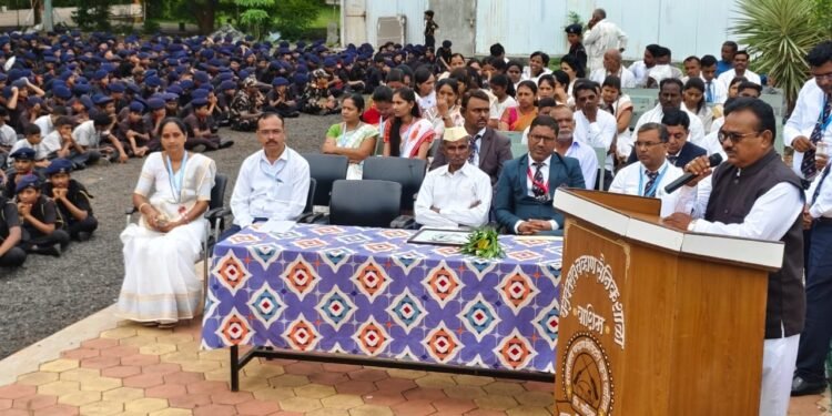 यशवंतराव चव्हाण सैनिक शाळेत स्वातंत्र्य दिन उत्साहात