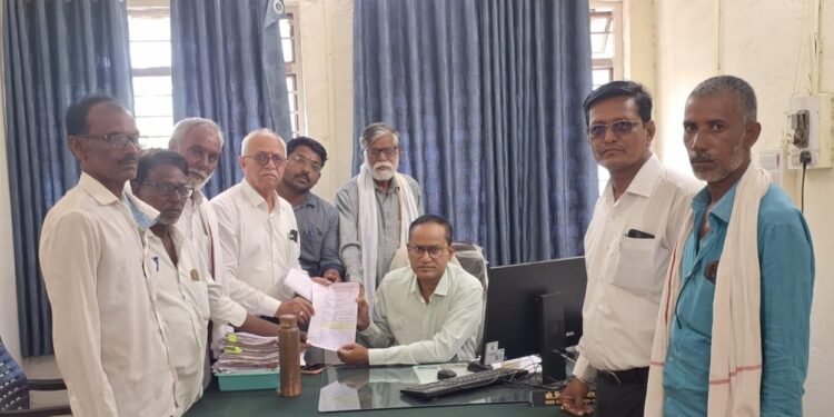 मोरेगाव बंधाऱ्याचे दरवाजे तात्काळ बंद करा