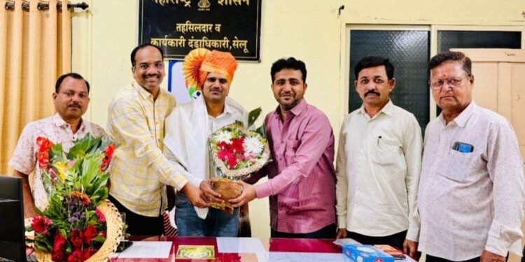 उपजिल्हाधिकारी डॉ.शिवाजी मगर यांचा साईबाबा बँकेकडून सत्कार