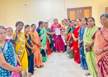 उमेद महिला तालुका संघटनेच्या विविध मागण्यांसाठी आमदार सईताई डहाके यांना निवेदन