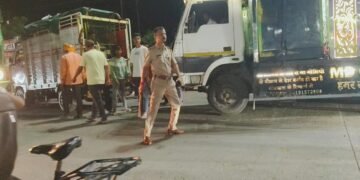 जेव्हा ठाणेदार रस्त्यावर उतरतात..!