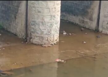 मोरेगाव बंधाऱ्याचे दरवाजे उघडल्याने पाणीसाठ्यात झपाट्याने घट