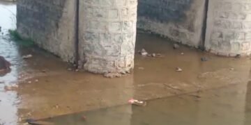मोरेगाव बंधाऱ्याचे दरवाजे उघडल्याने पाणीसाठ्यात झपाट्याने घट