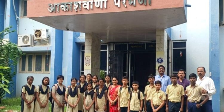 नूतन विद्यालयाचे विद्यार्थी रविवारी आकाशवाणीवर