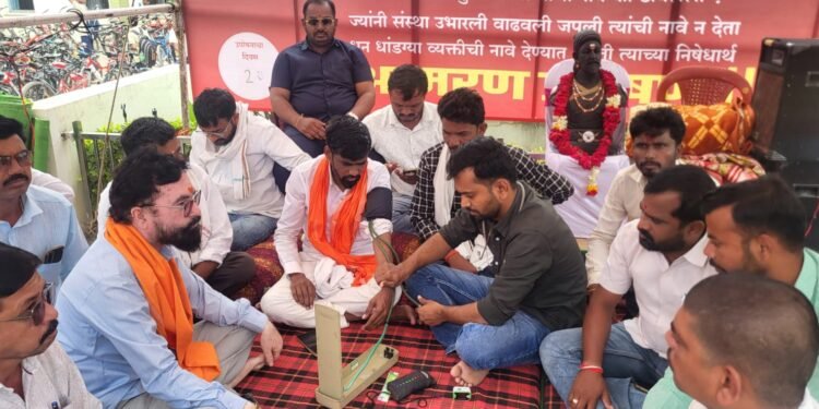 प्रसाद महाराज काष्टे यांचे सेलूत बेमुदत उपोषण