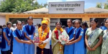षडानन देशमाने यांच्या जिल्हास्तरीय उत्कृष्ट शिक्षक पुरस्काराचा जल्लोष