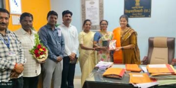 शिक्षणाधिकारी श्रद्धा झिंजूरके यांचा सत्कार
