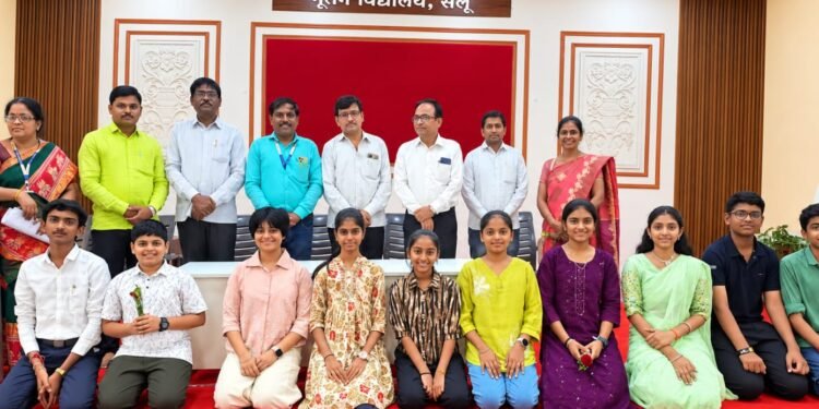 नूतन विद्यालयाच्या ‘एआय जादूचा दिवा’ नाटकाला प्रेक्षकांची दाद