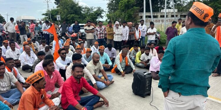 जरांगे पाटील यांच्या उपोषणाच्या समर्थनार्थ रास्ता रोको