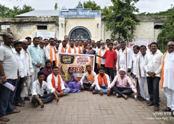 उद्धव ठाकरे शिवसेनेचे डफळे बजाव आंदोलन