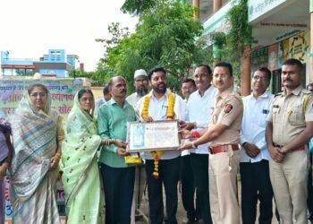 प्रवीण रांजवण यांचा आदर्श मुख्याध्यापक पुरस्काराने गौरव