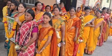 पावसासाठी महिलांची कावड यात्रा