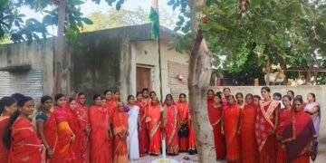 ध्वजारोहणाच्या सन्मानाने ग्रामसखींमध्ये उत्साह